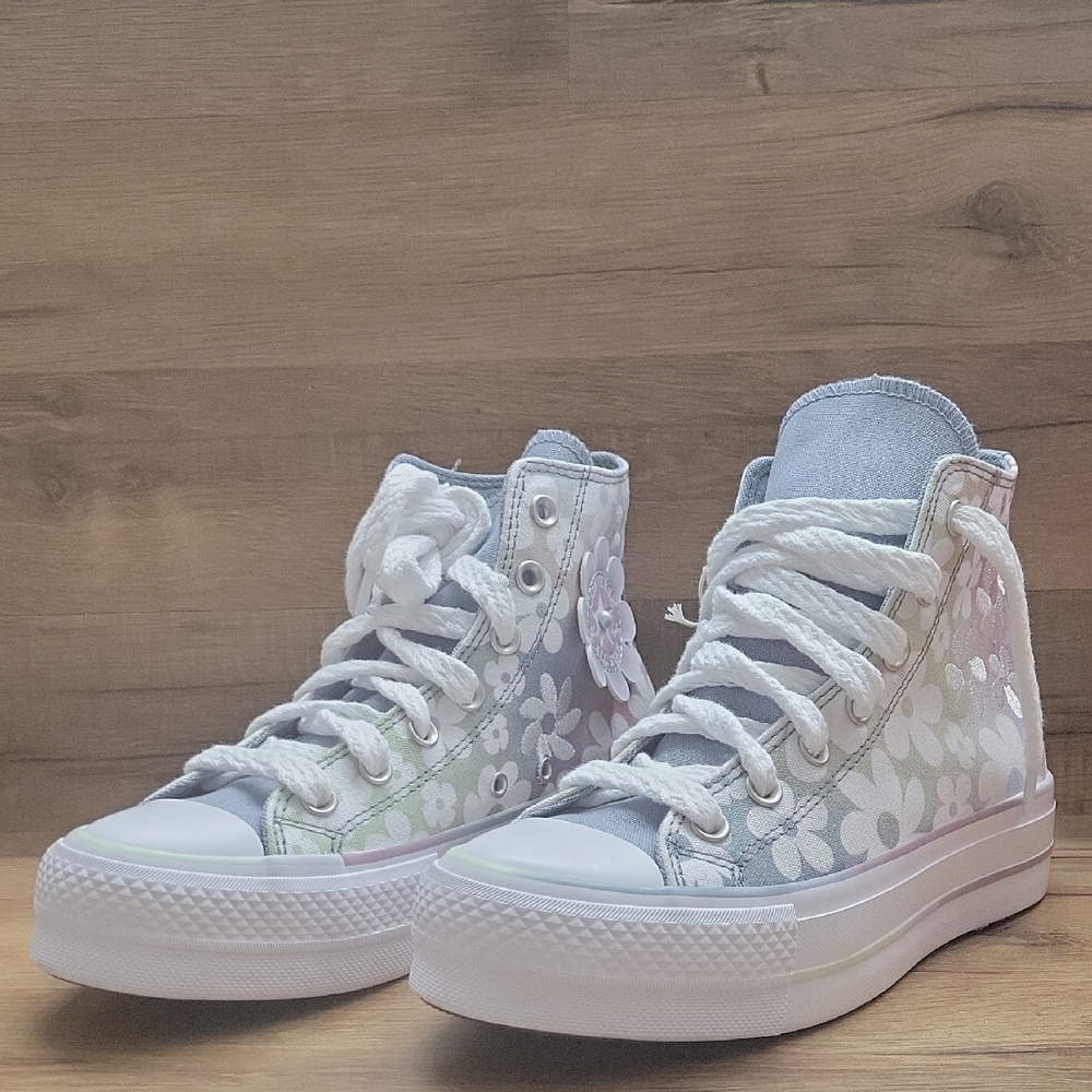 Converse White and Pink Floral Sneakers brand new in the box no lid authentic